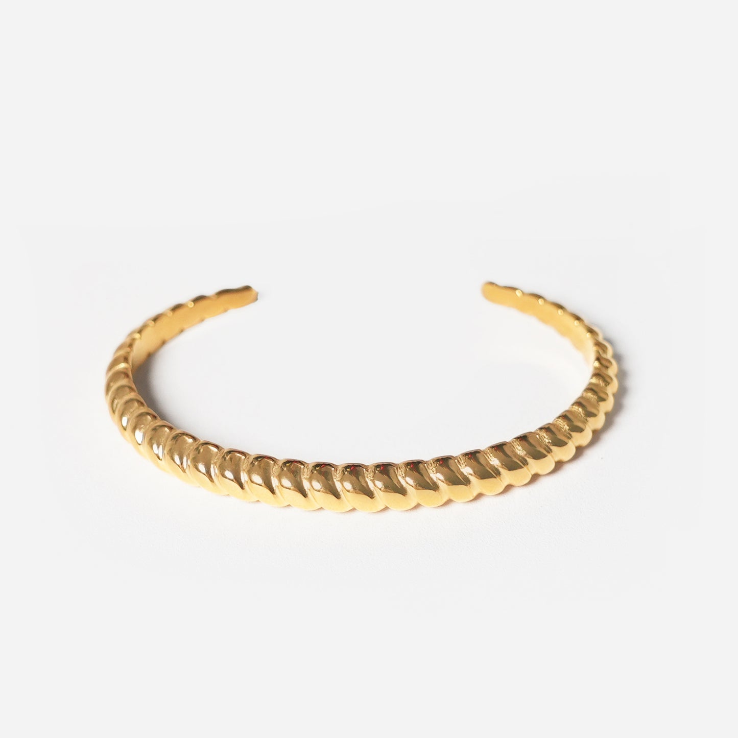 Twisted Cuff Bracelet (18k Gold Plated)